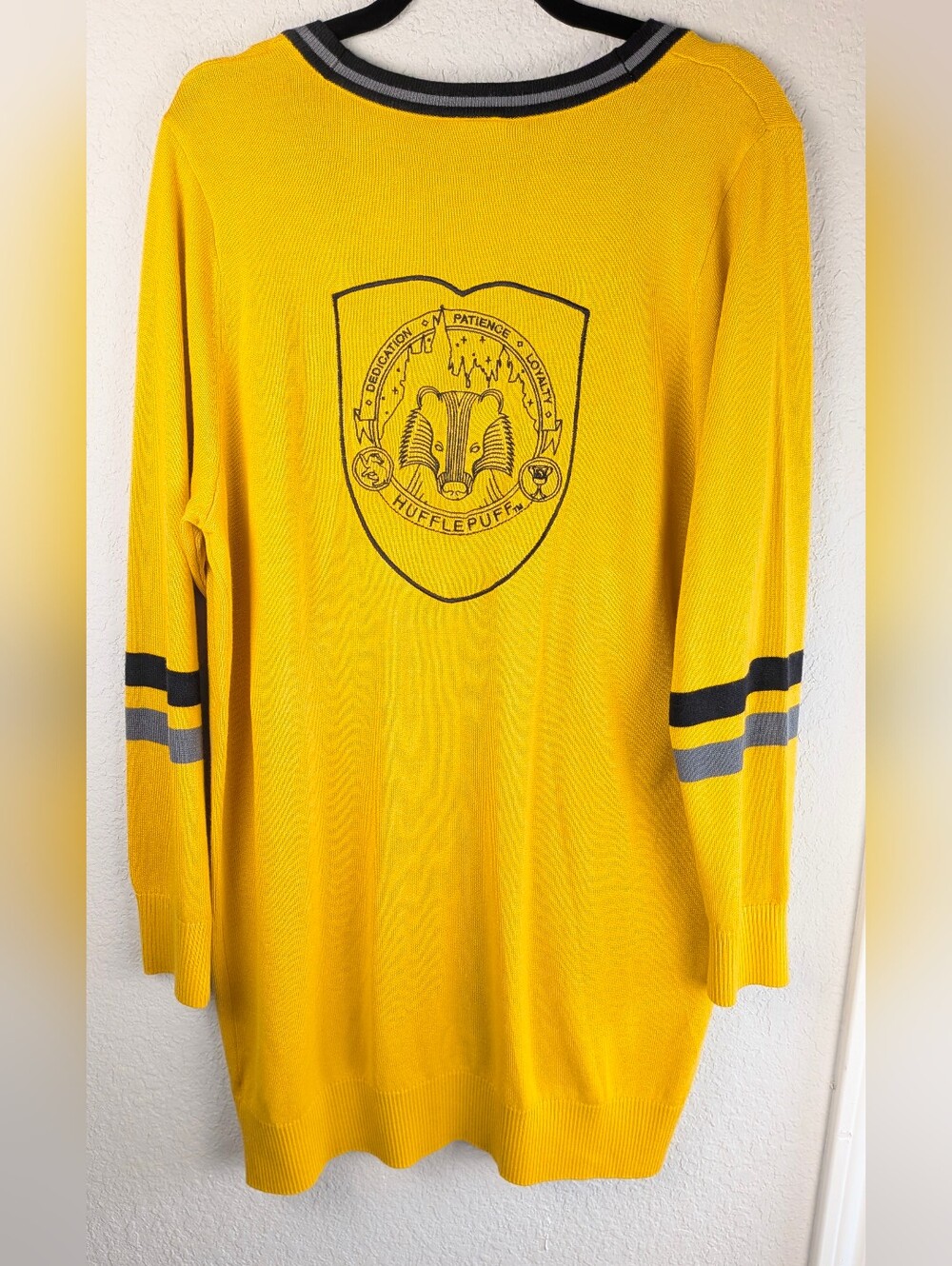 NWOT Harry Potter Hufflepuff Tunic Cardigan 2X Patch Embroidery Yellow Gray - Picture 2 of 7